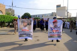 مأرب.. تشييع رسمي وشعبي لجثمان العقيد مثنى ومرافقه وأحد منتسبي شرطة الدوريات